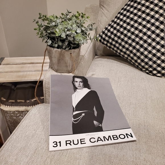 Brand new Chanel magazine issue - Picture 1 of 8